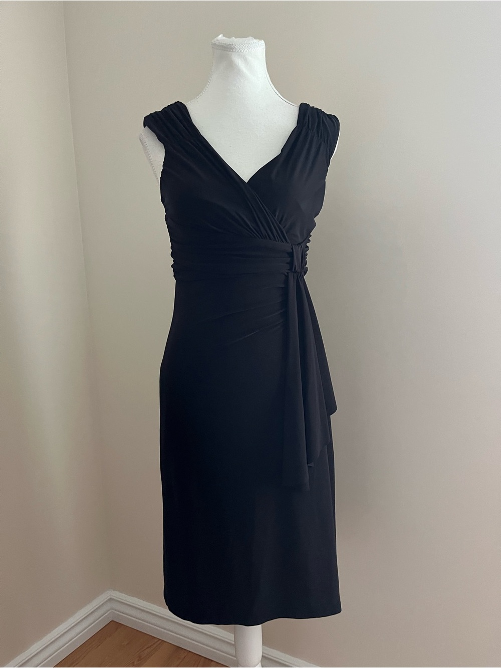 RW&CO. Black Sleeveless V-Neck Midi Dress